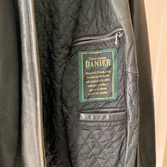 Danier leather coat size 36-38 - Picture 3 of 4